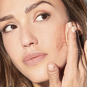 Honest Beauty Magic Gel-to-Milk Cleanser with Pink Kaolin Clay & Water | EWG Certified + Dermatologist & Ophthalmologist tested & Cruelty Free | 4 fl. oz.